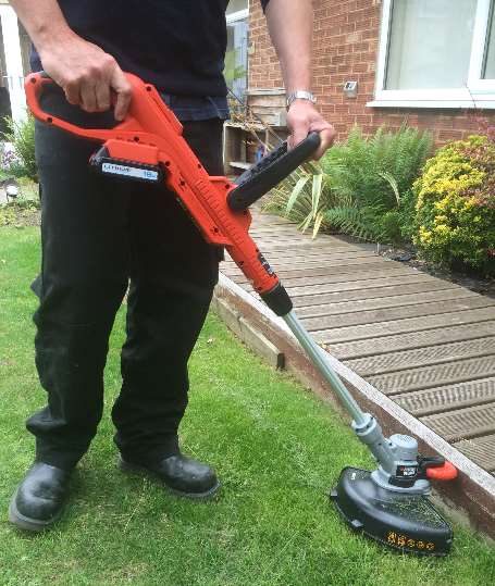 cordless lawn strimmer